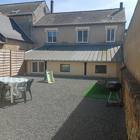 5 Personnes Апартаменты Noyen-sur-Sarthe